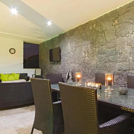Puerto Del Carmen Sleeps 8 Pool Air Con Wifi Вилла