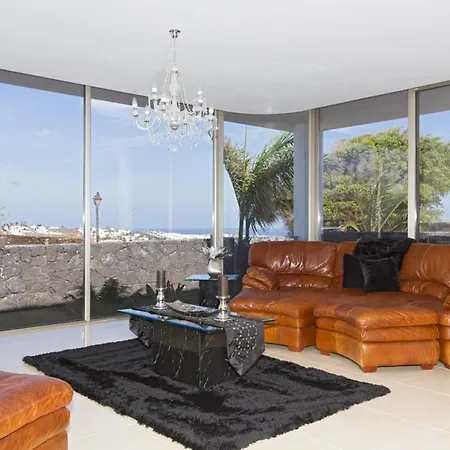 Вилла Puerto Del Carmen Sleeps 8 Pool Air Con Wifi Пуэрто дель Кармен