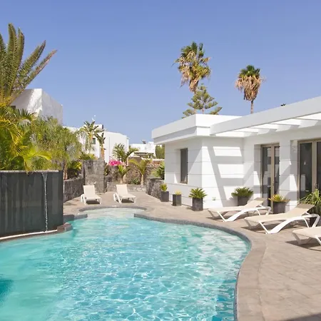 Puerto Del Carmen Sleeps 8 Pool Air Con Wifi فيلة