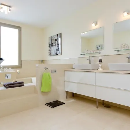 فيلة Puerto Del Carmen Sleeps 8 Pool Air Con Wifi بويرتو ذيل كارمين