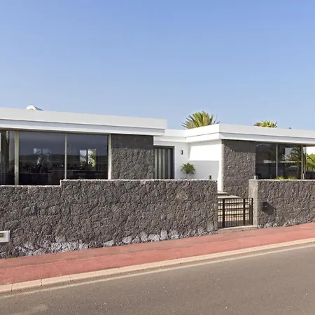 فيلة Puerto Del Carmen Sleeps 8 Pool Air Con Wifi *